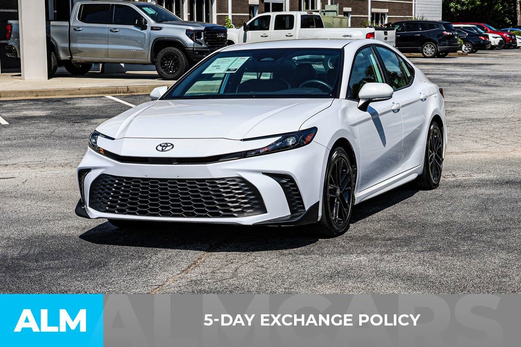 Used 2025 Toyota Camry SE image 4
