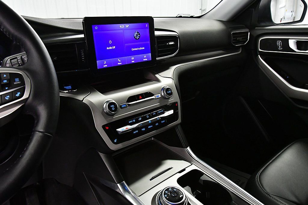 Used 2024 Ford Explorer XLT w/ Equipment Group 202A AWD/4WD image 23