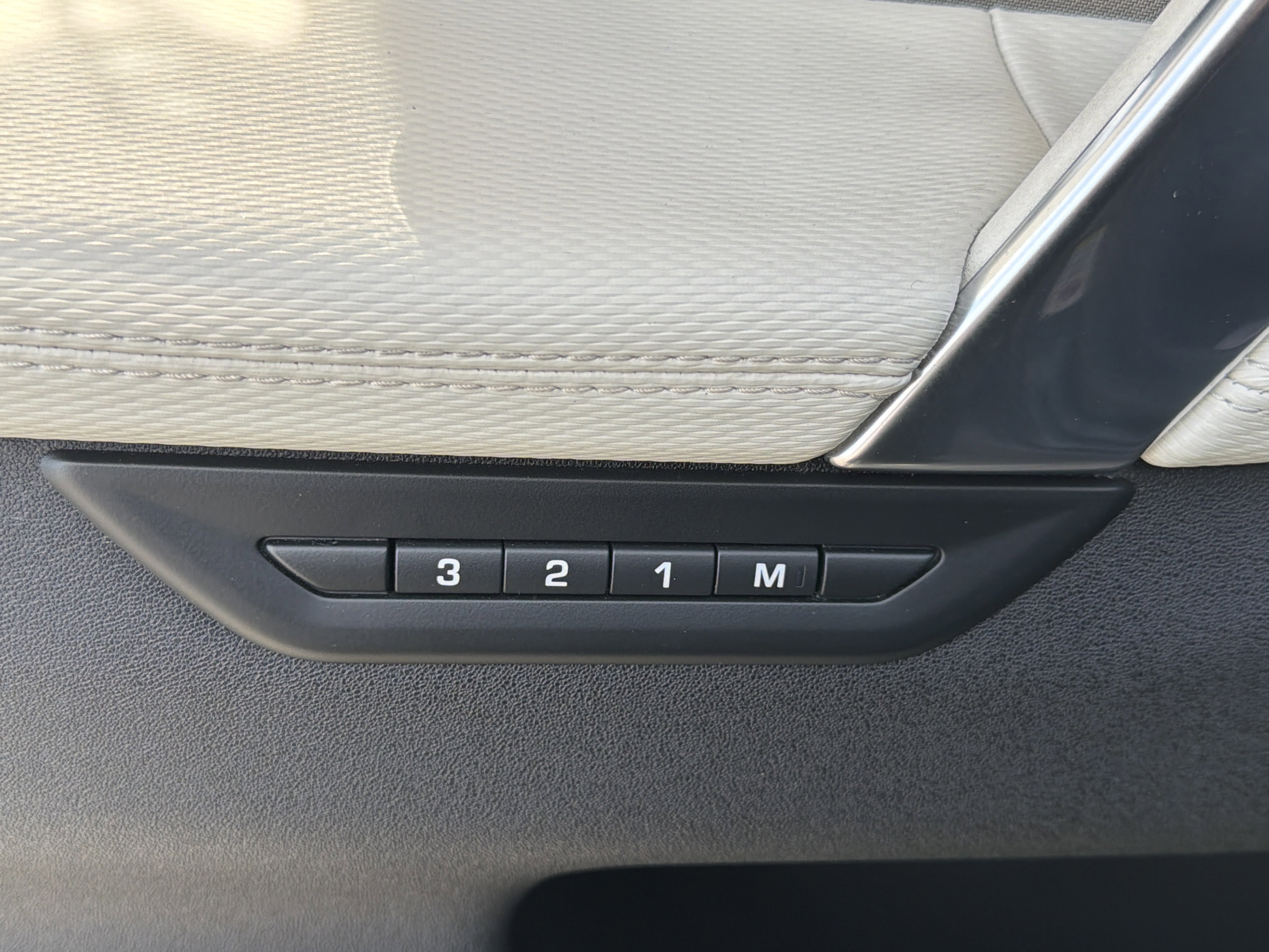 Used 2020 Land Rover Discovery Sport SE R-Dynamic image 20