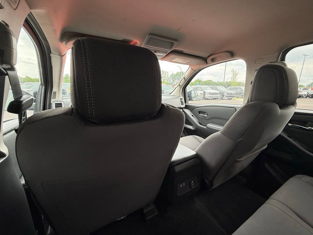 Used 2024 Nissan Frontier SV w/ SV Convenience Package AWD/4WD image 25