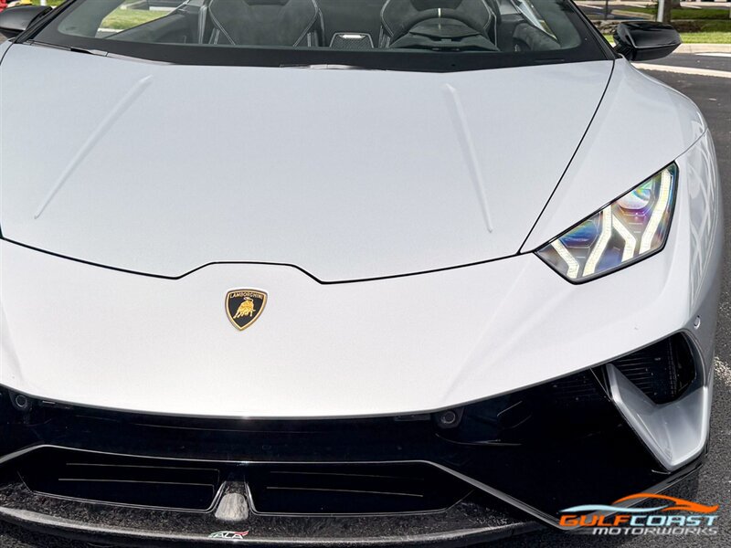 Used 2019 Lamborghini Huracan Performante AWD/4WD image 3