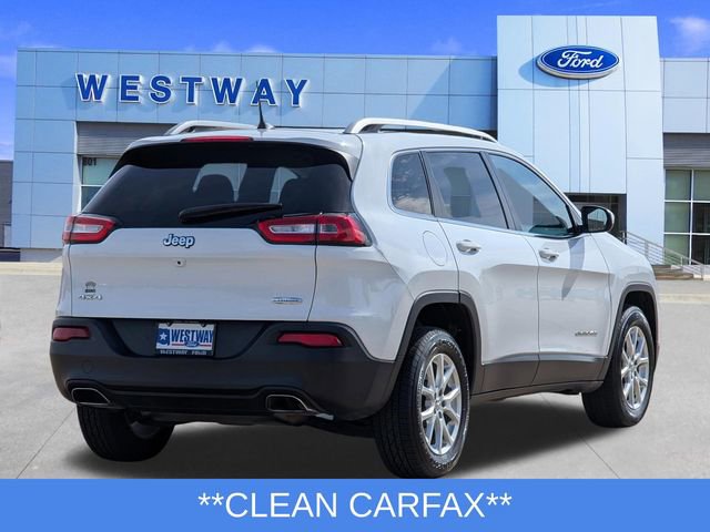 Used 2017 Jeep Cherokee Latitude w/ Cold Weather Group AWD/4WD image 3