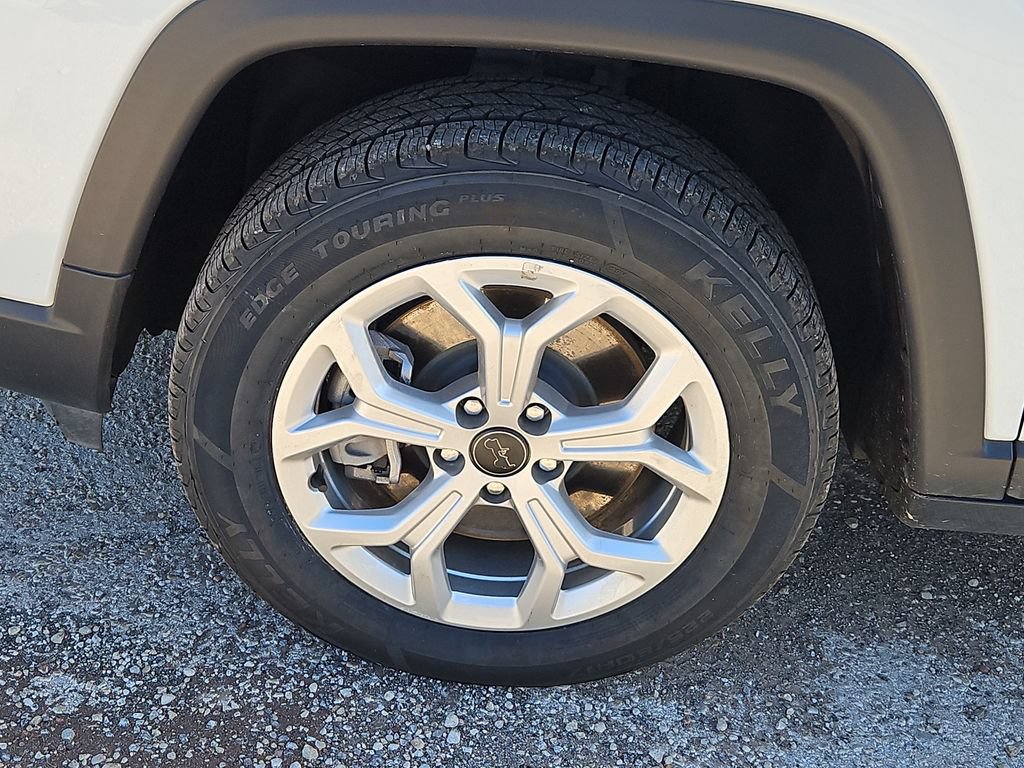 Used 2025 Jeep Compass Latitude AWD/4WD image 14