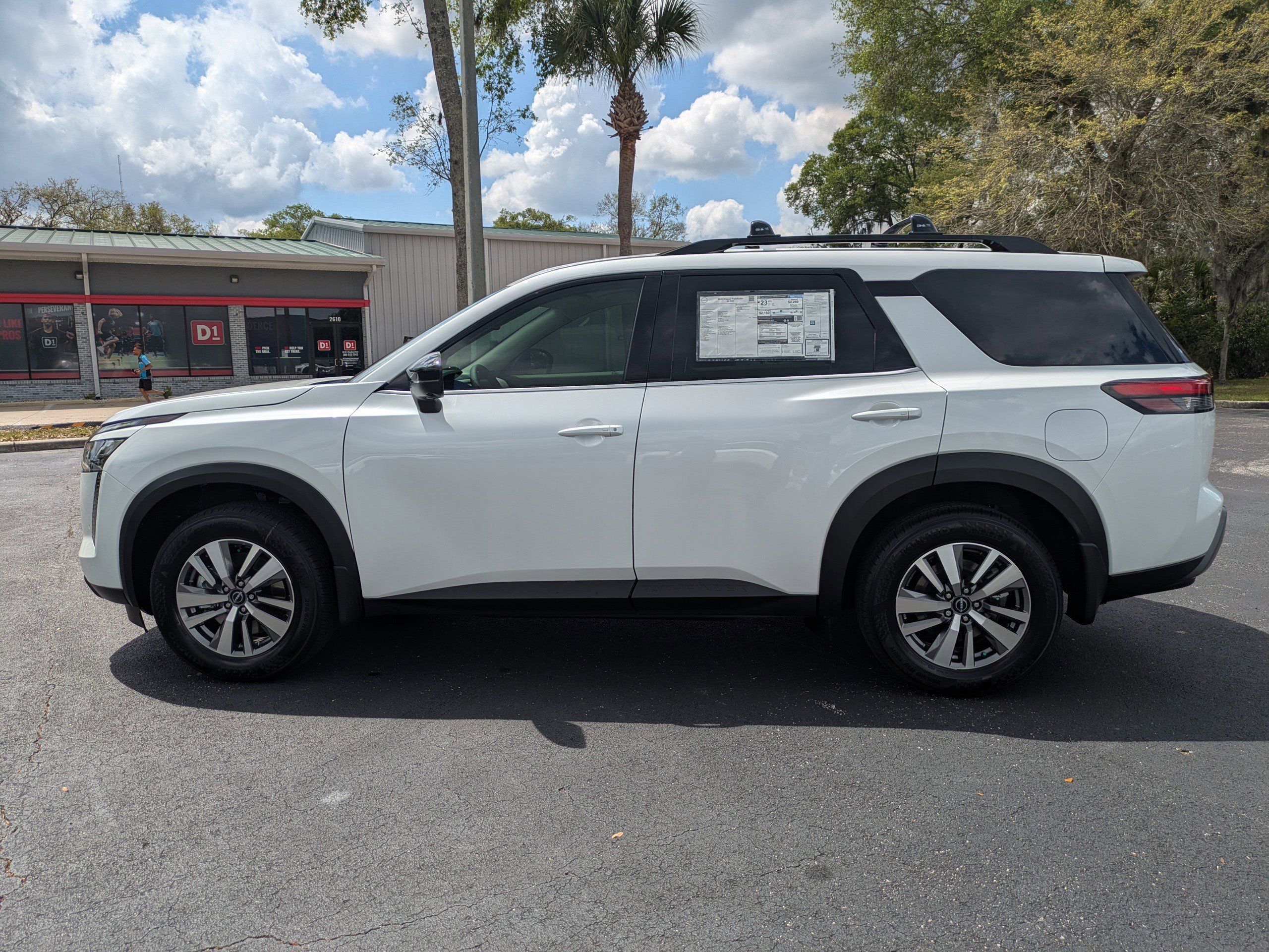 New 2026 Nissan Pathfinder SL FWD image 7