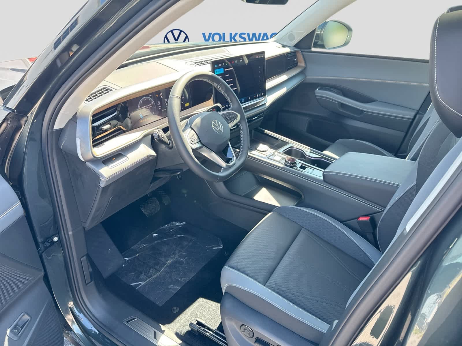New 2027 Volkswagen Atlas SE FWD image 10