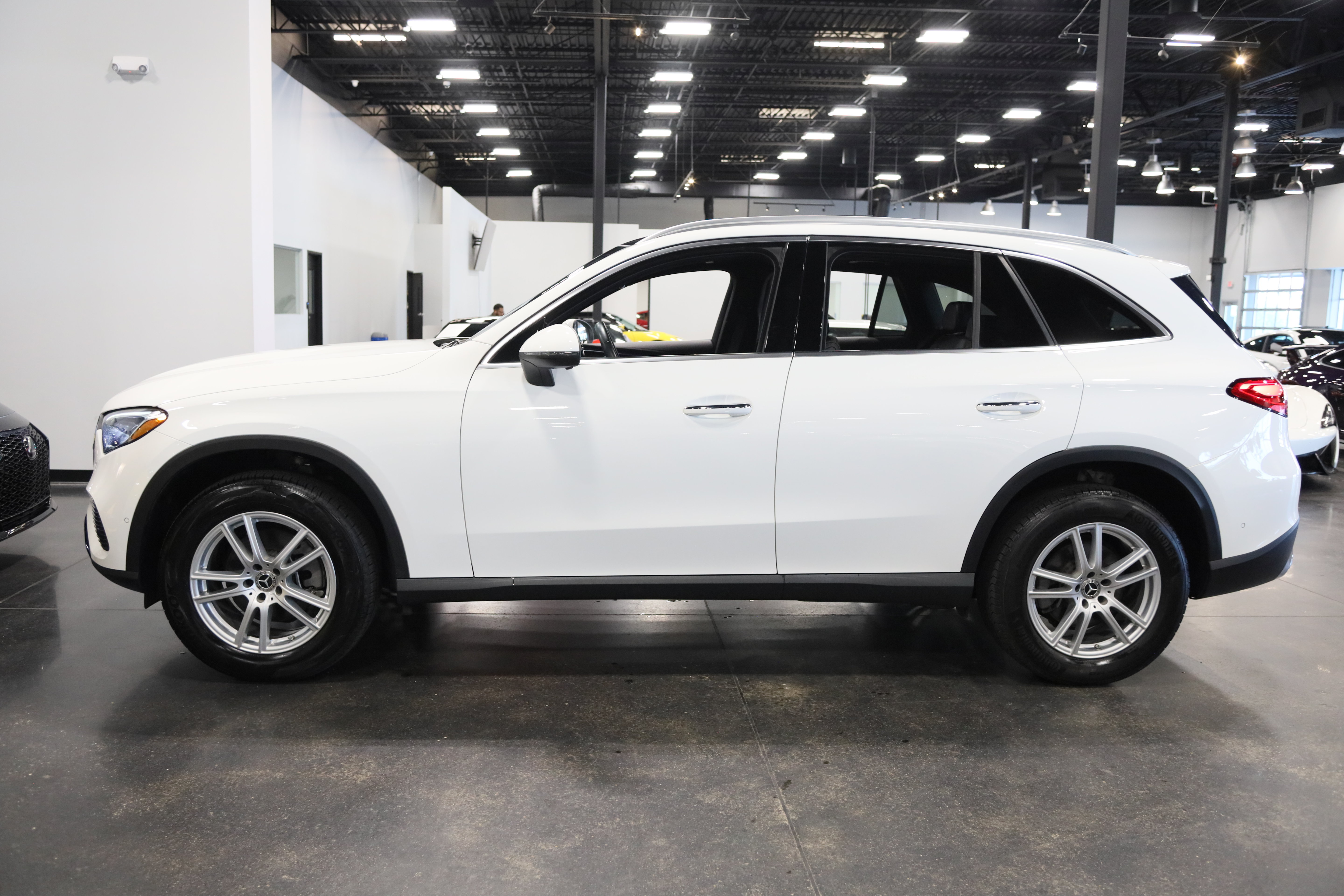 Used 2023 Mercedes-Benz GLC 300 4MATIC image 9