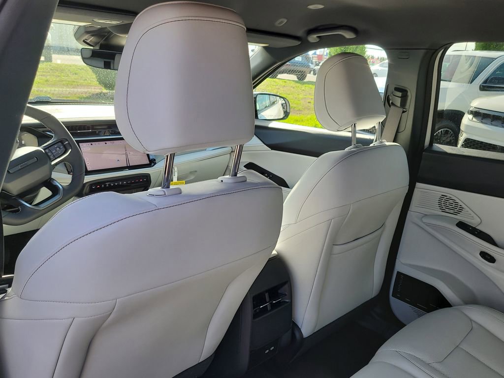New 2026 Jeep Cherokee Limited AWD/4WD image 13