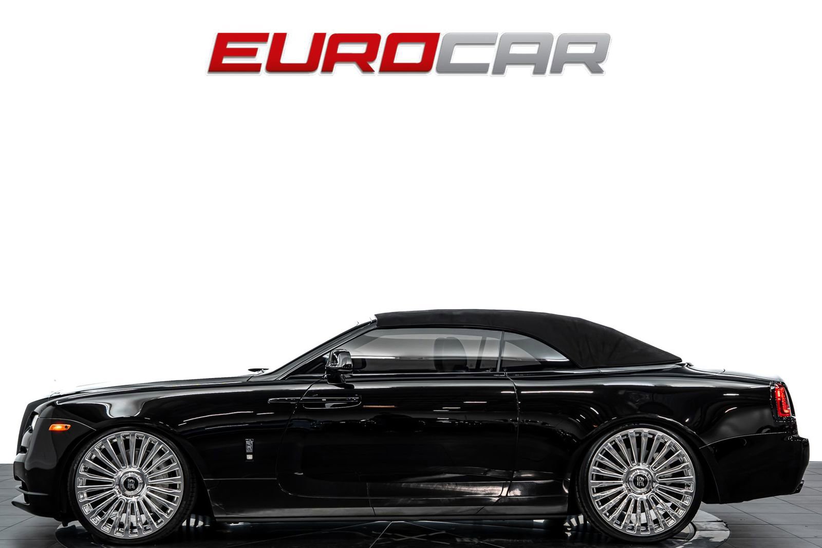 Used 2018 Rolls-Royce Dawn image 3