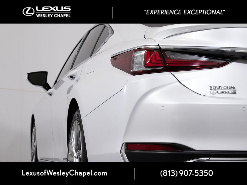 Used 2021 Lexus ES 300h Ultra Luxury w/ Accessory Package 2 FWD image 6