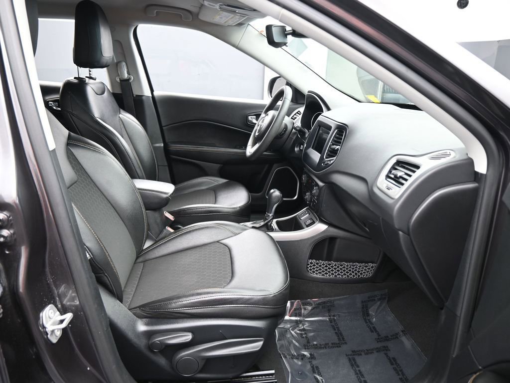 Used 2021 Jeep Compass Latitude image 36