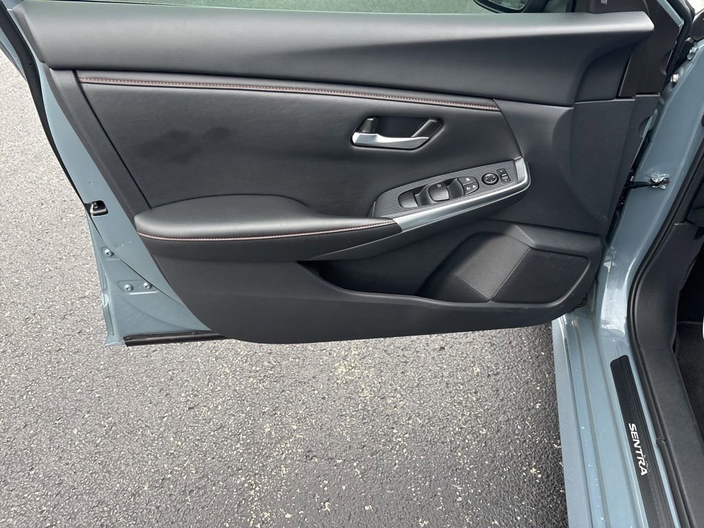 Used 2025 Nissan Sentra SR image 27