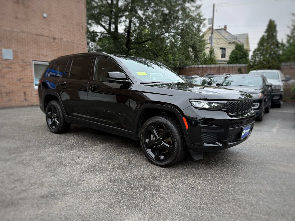 Used 2023 Jeep Grand Cherokee L Altitude AWD/4WD image 3