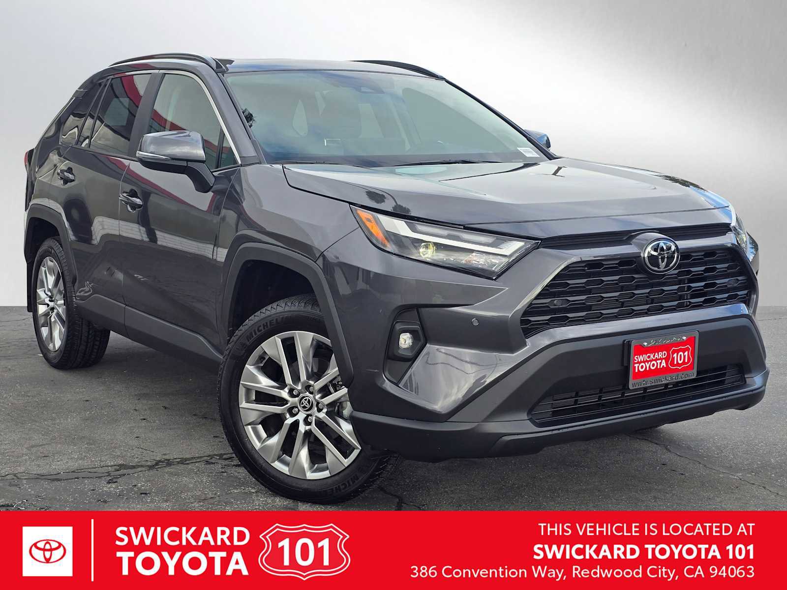 Used 2025 Toyota RAV4 XLE Premium image 1