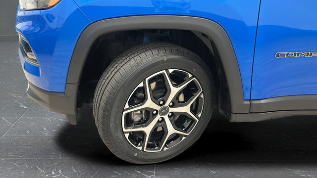 Used 2025 Jeep Compass Limited AWD/4WD image 33