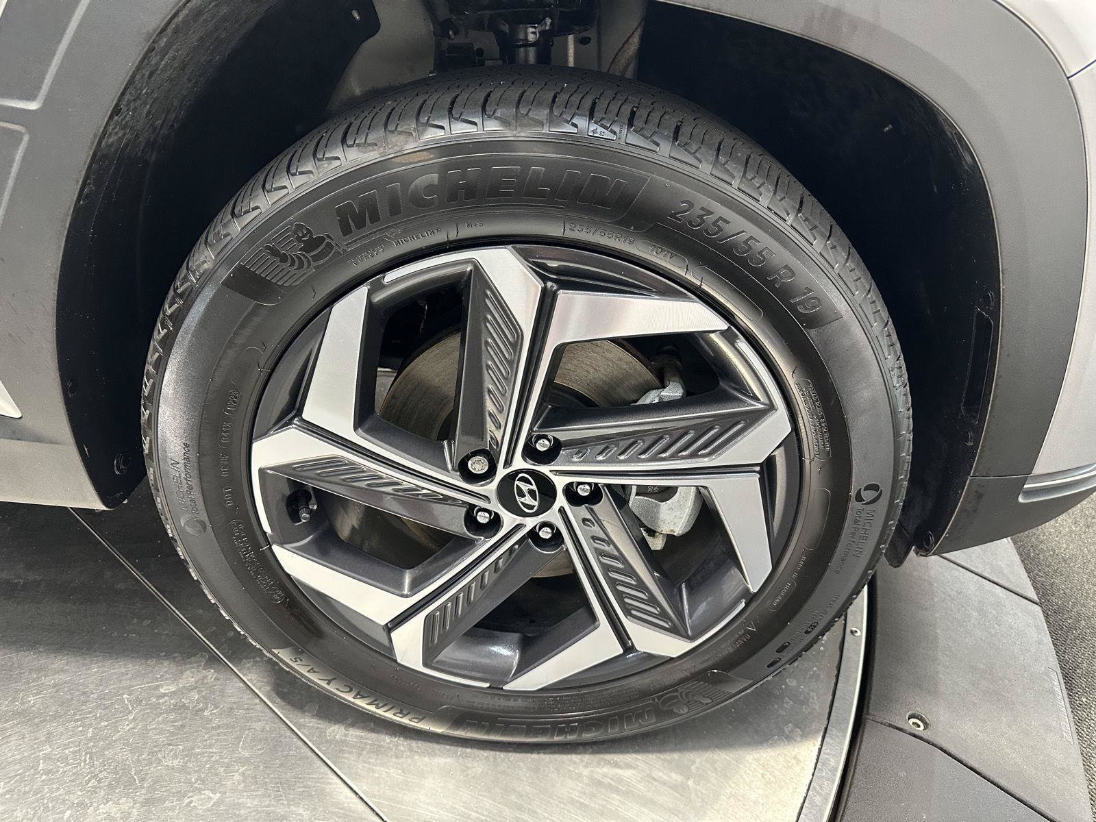 Certified 2023 Hyundai Tucson Limited AWD/4WD image 12