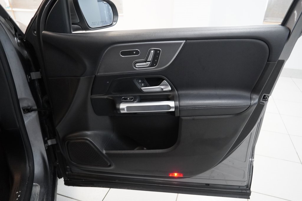 Used 2020 Mercedes-Benz GLB 250 4MATIC image 27