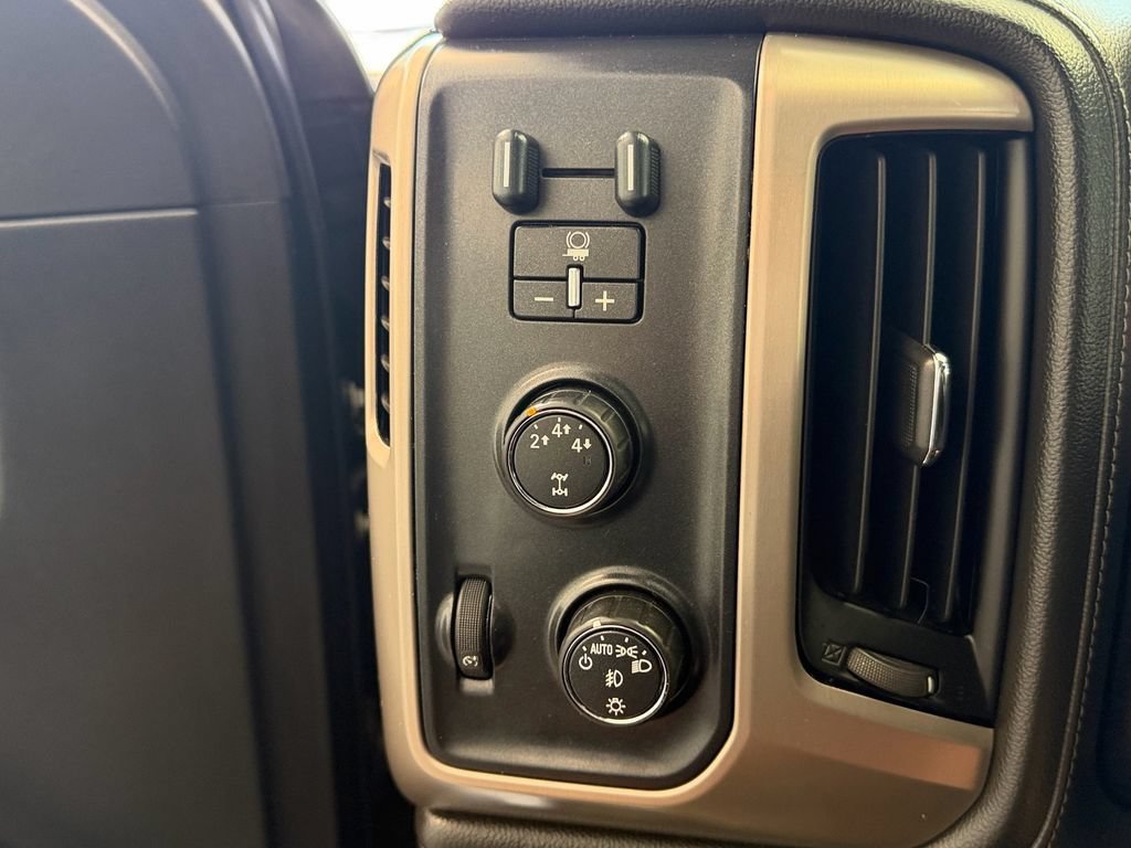 Used 2015 GMC Sierra 2500 Denali w/ Duramax Plus Package AWD/4WD image 16