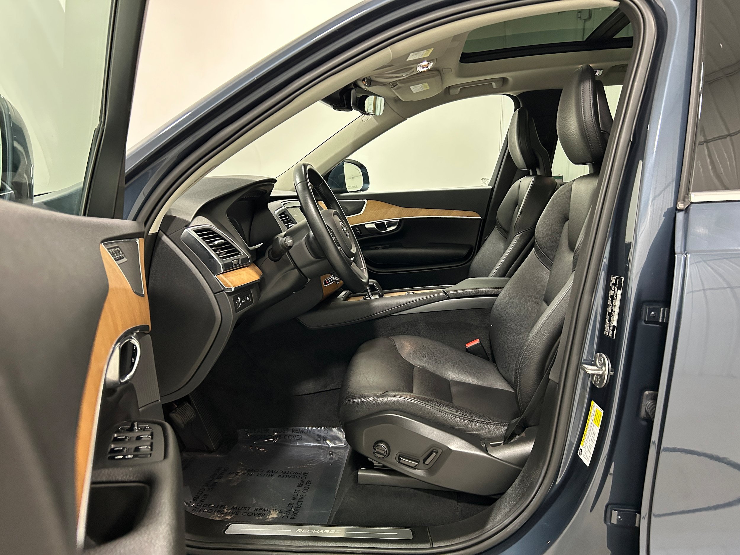 Used 2022 Volvo XC90 T8 Inscription Expression AWD/4WD image 4