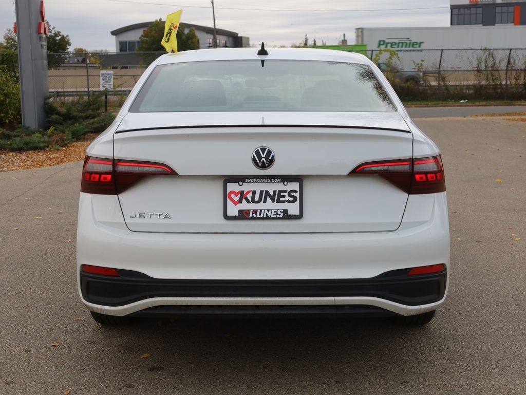 Used 2023 Volkswagen Jetta Sport image 8