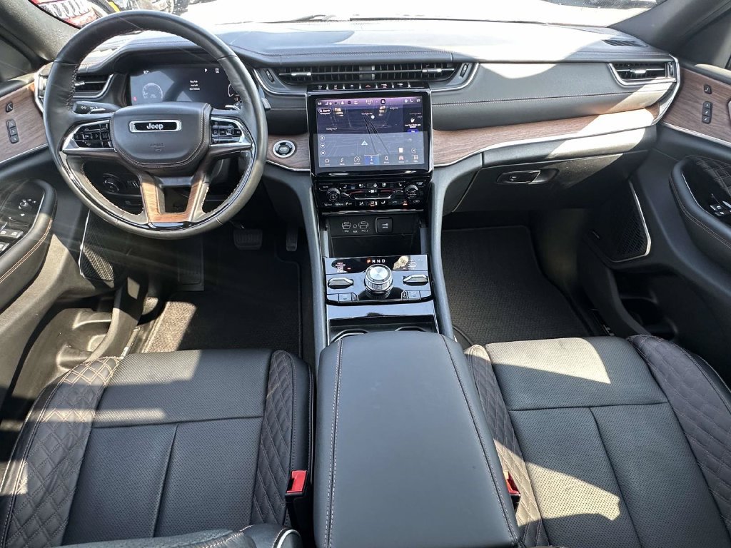 Used 2023 Jeep Grand Cherokee L Summit AWD/4WD image 14