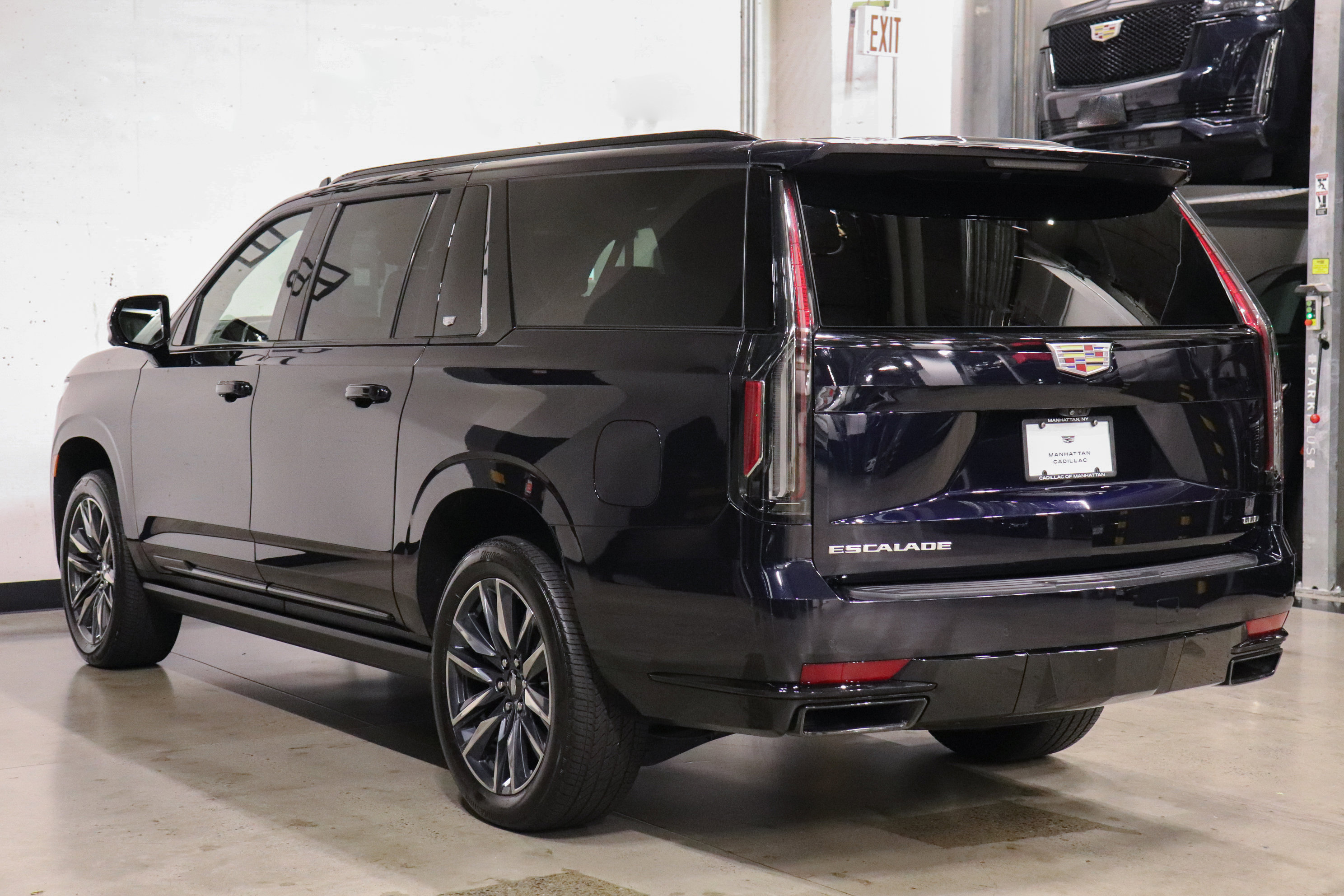 Used 2022 Cadillac Escalade ESV Sport Platinum image 3