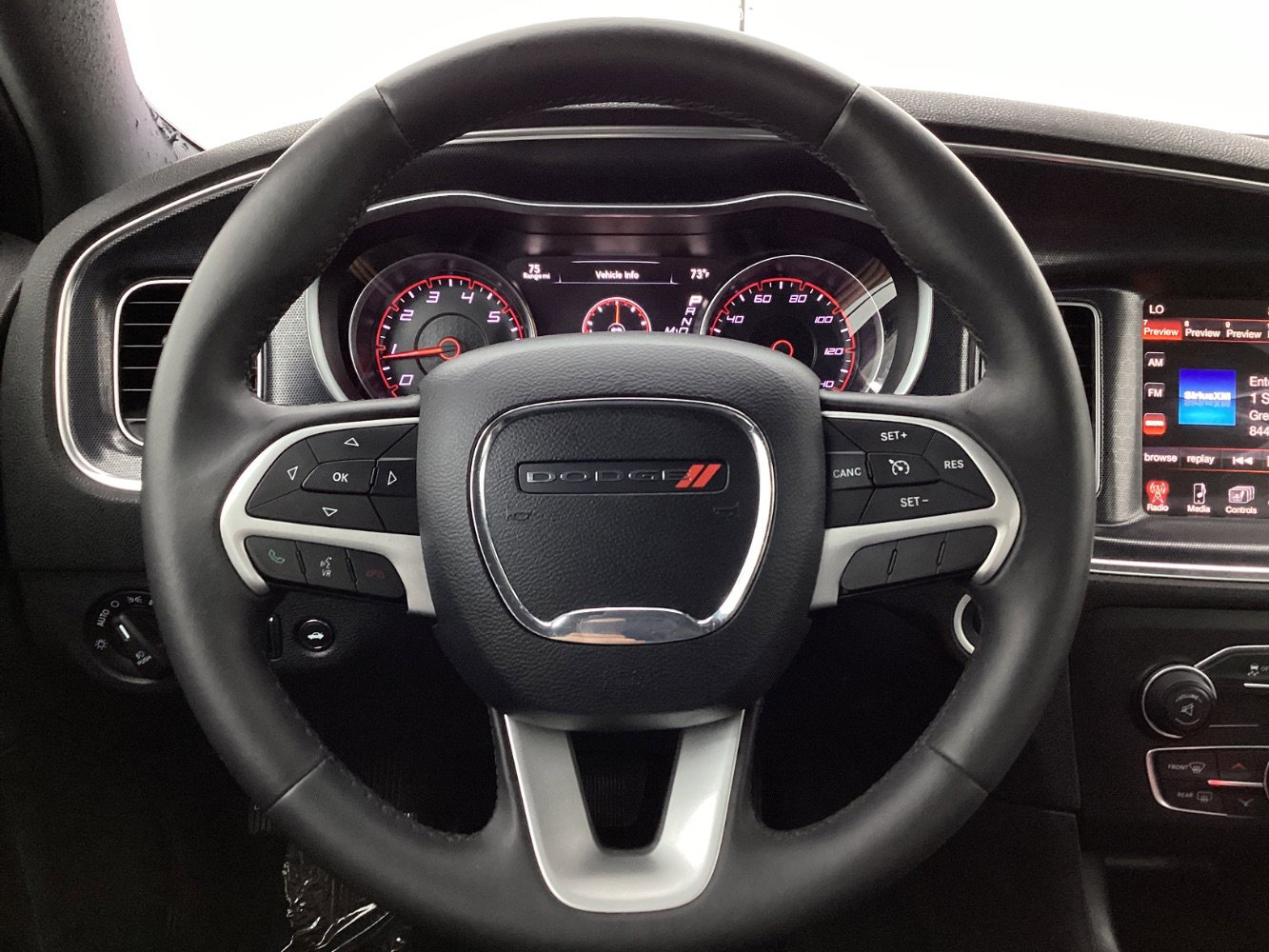 Used 2015 Dodge Charger SXT RWD image 31