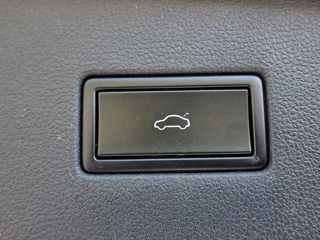 Used 2020 Volkswagen Tiguan SE AWD/4WD image 31