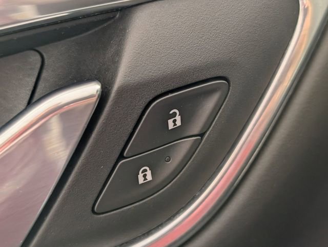 Used 2023 Chevrolet Suburban Premier image 11