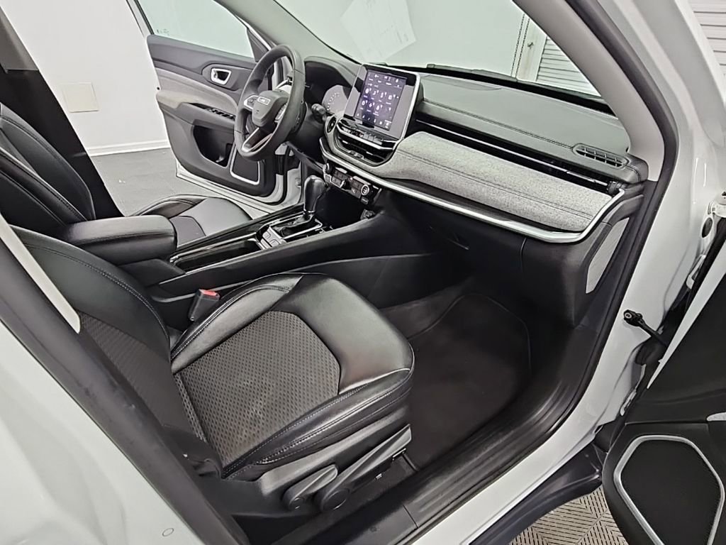 Used 2022 Jeep Compass Latitude image 37