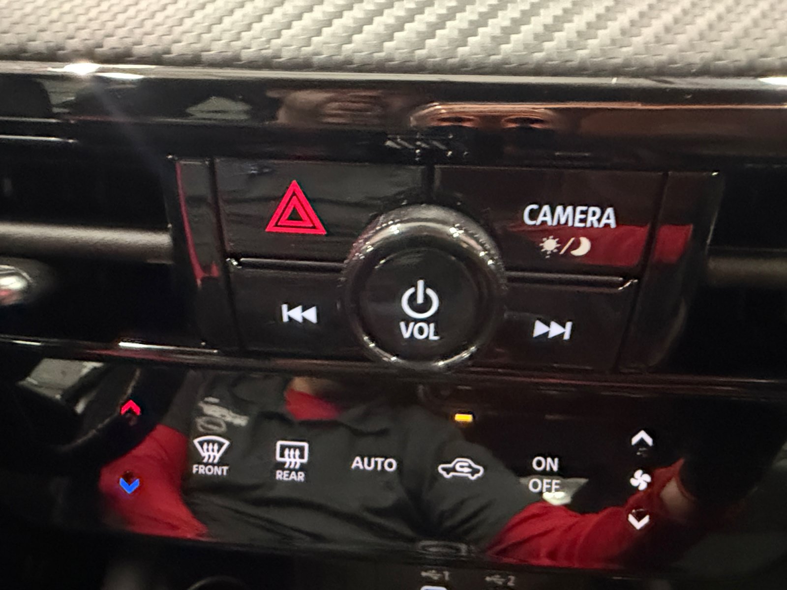 Used 2026 Nissan Kicks SR FWD image 34