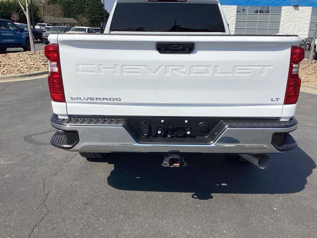Used 2024 Chevrolet Silverado 2500 LT AWD/4WD image 3