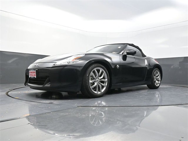 Used 2010 Nissan 370Z Touring image 25