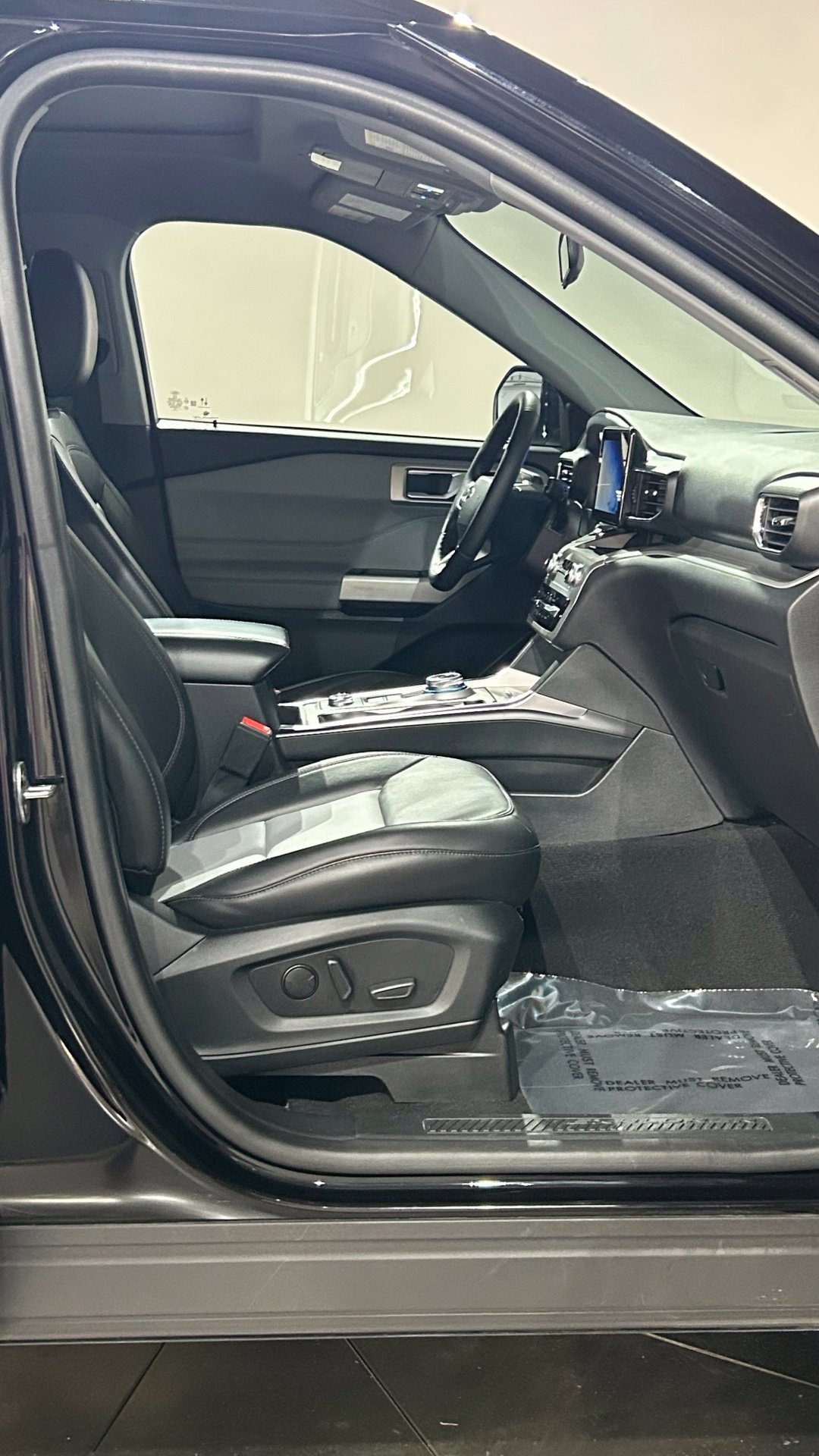 Used 2022 Ford Explorer XLT w/ Equipment Group 202A AWD/4WD image 63