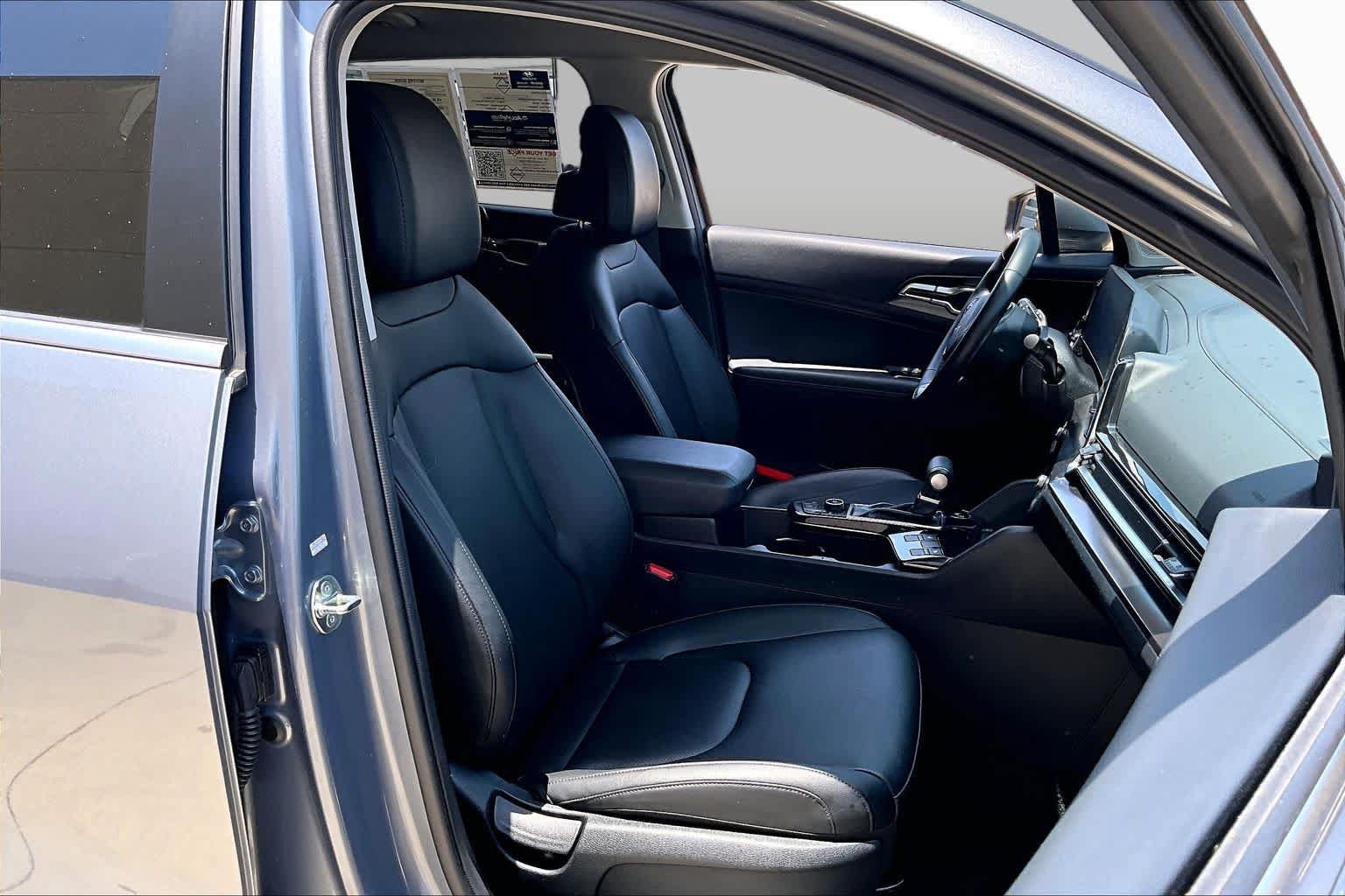 Used 2025 Kia Sportage EX FWD image 9