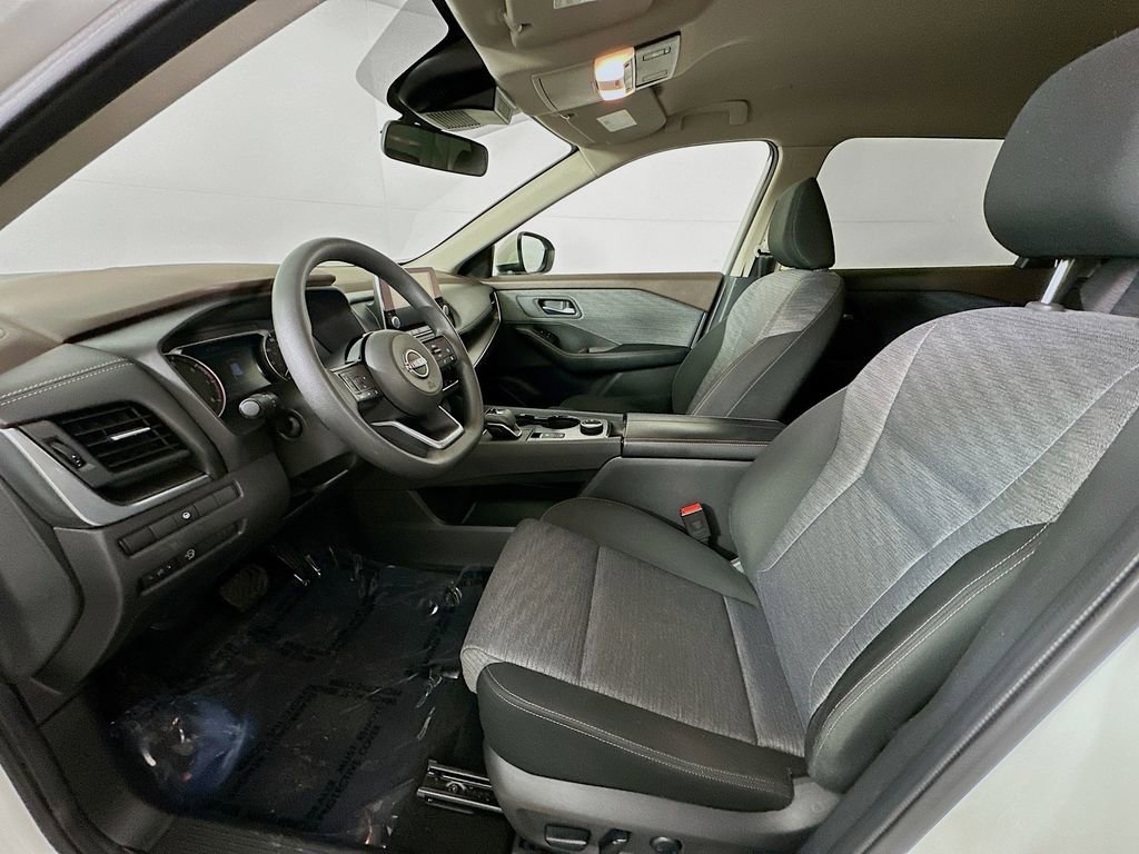 Certified 2023 Nissan Rogue SV image 24