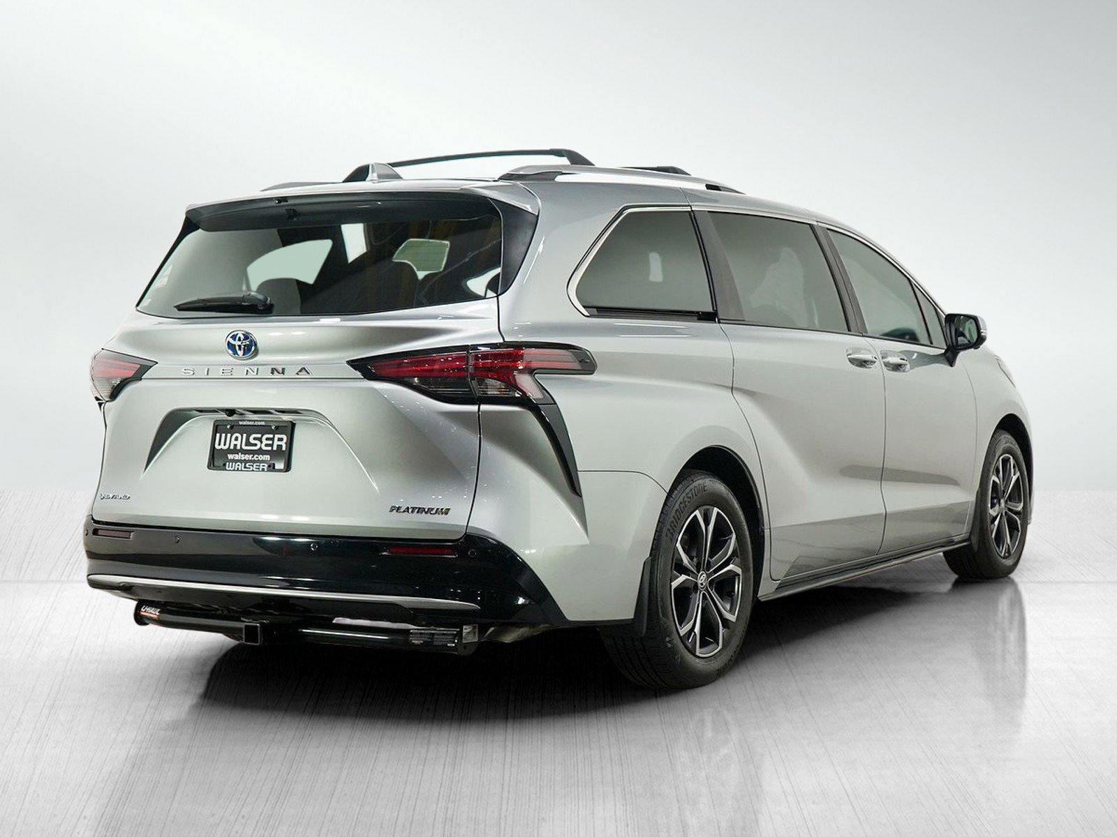 Used 2025 Toyota Sienna Platinum AWD/4WD image 6