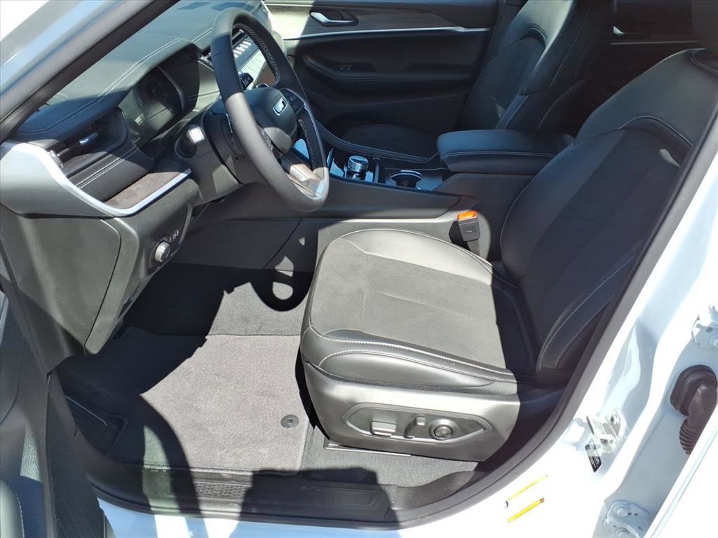 New 2026 Jeep Grand Cherokee L 4WD image 12