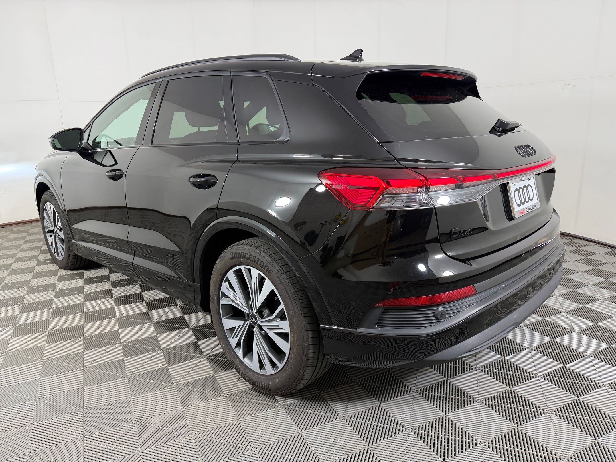 Certified 2025 Audi Q4 e-tron Premium w/ Convenience Package RWD image 3