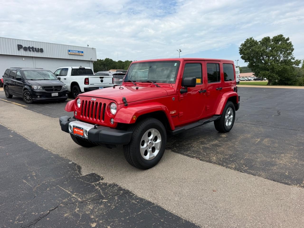 Used 2014 Jeep Wrangler Unlimited Sahara w/ Connectivity Group AWD/4WD image 7