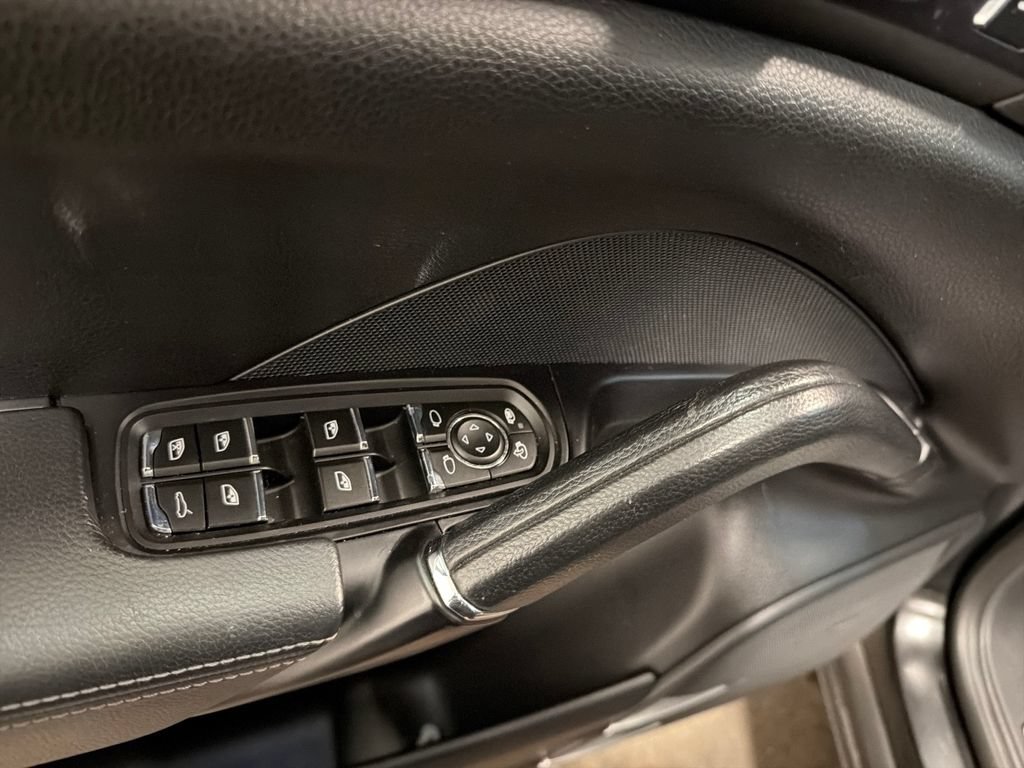 Used 2018 Porsche Cayenne Platinum Edition AWD/4WD image 31