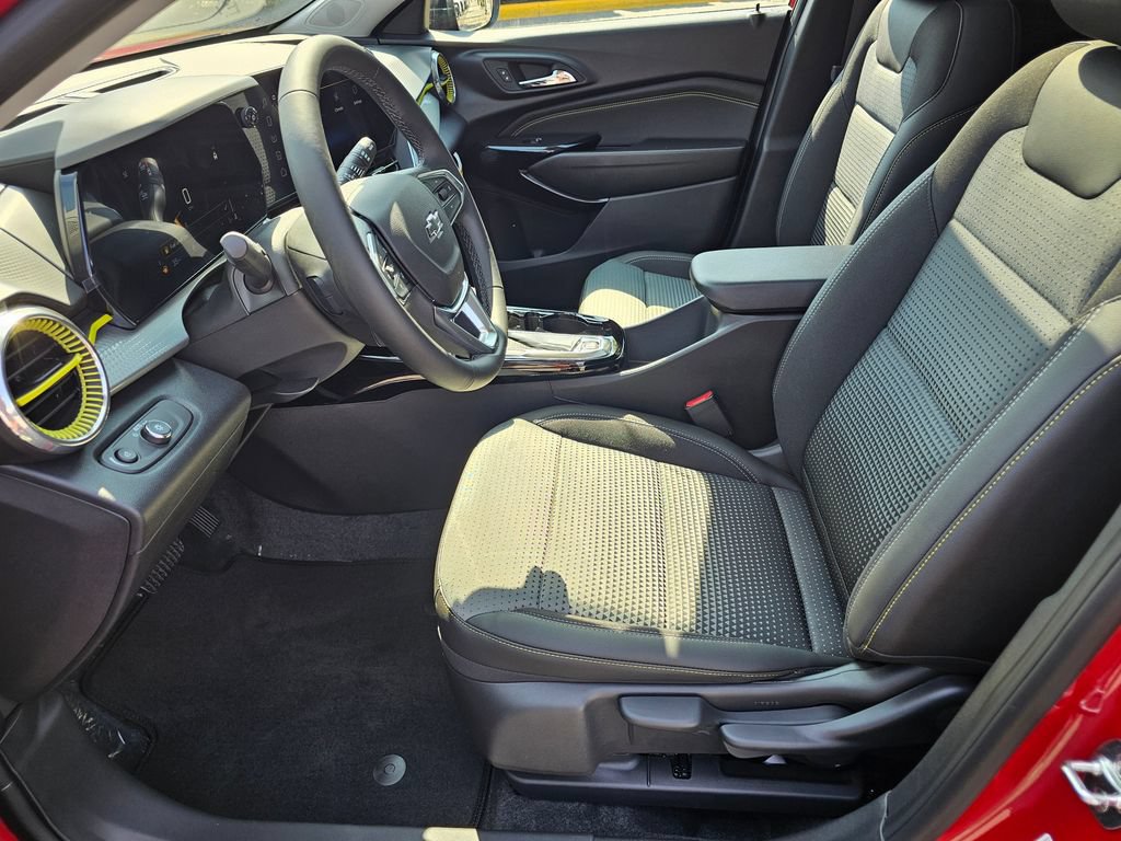 New 2026 Chevrolet Trax LT w/ Sunroof Package FWD image 24