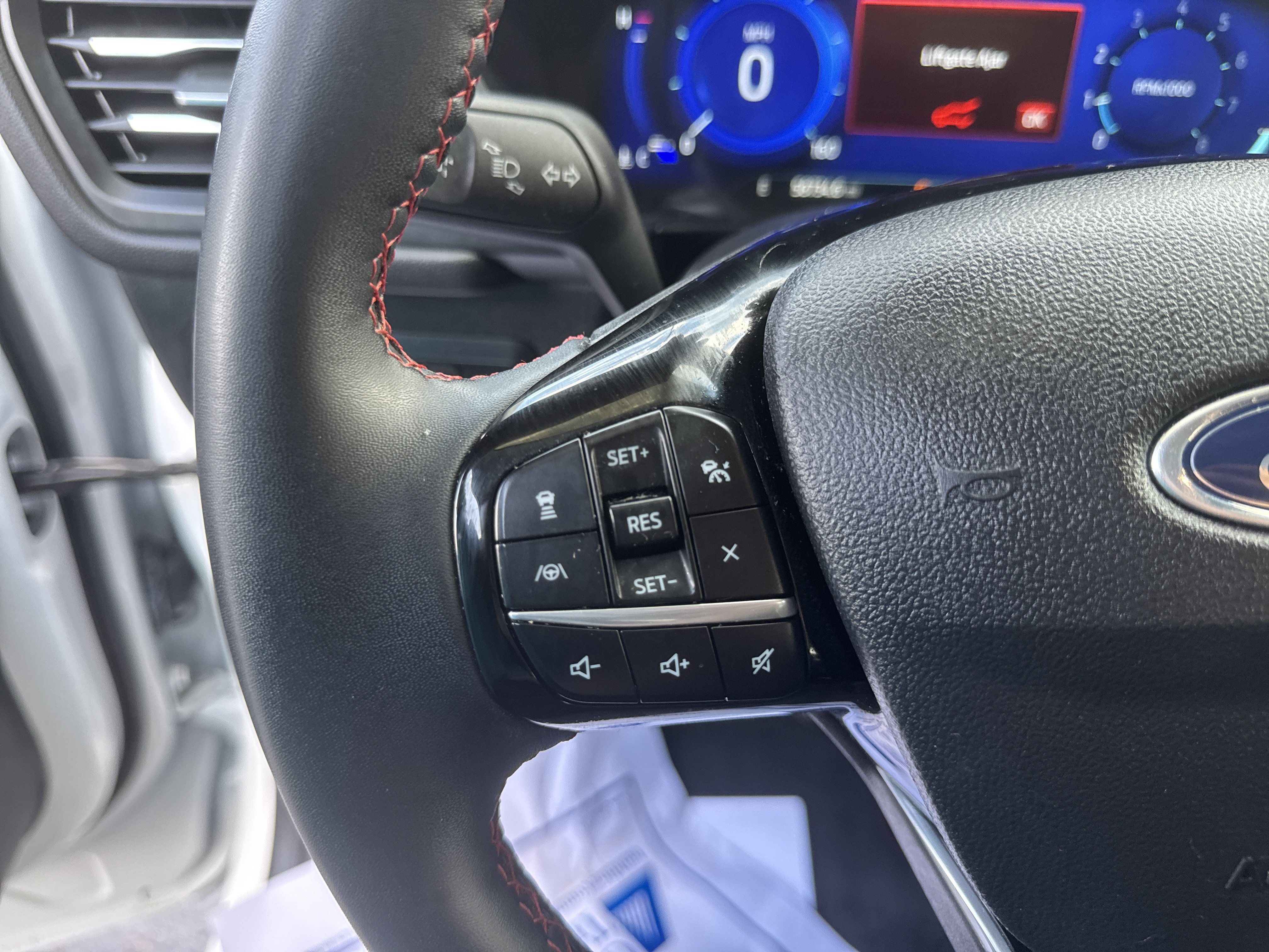Used 2022 Ford Escape SEL w/ SEL Stealth AWD Package image 13