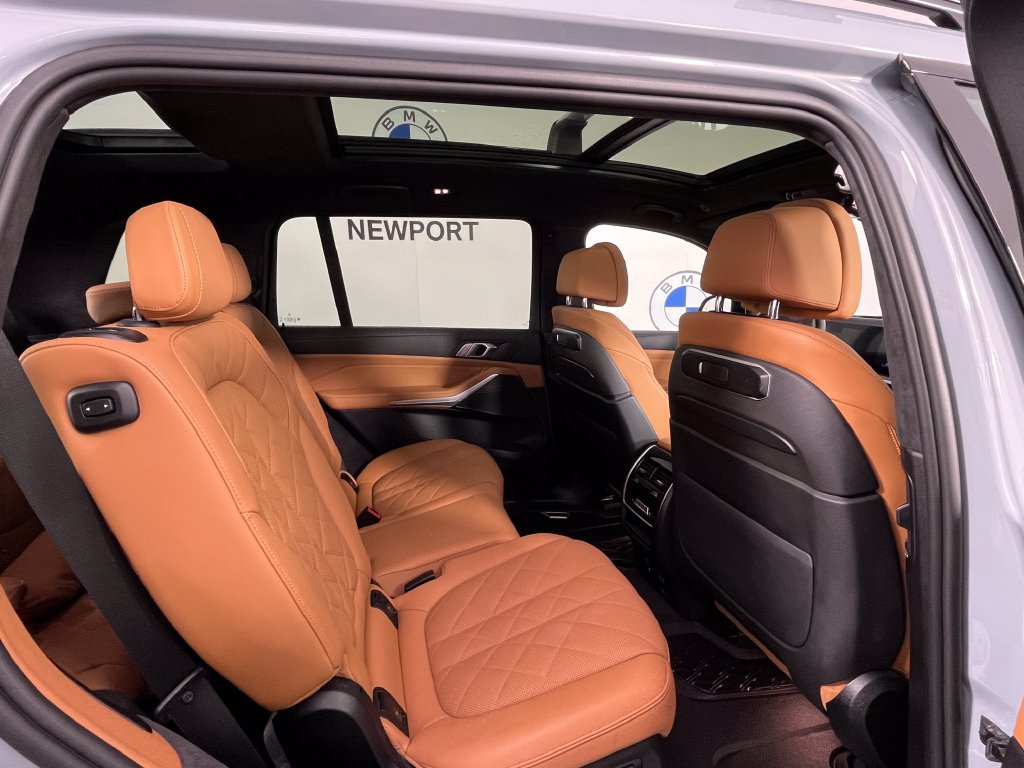 Used 2024 BMW X7 xDrive40i w/ M Sport Package AWD/4WD image 21