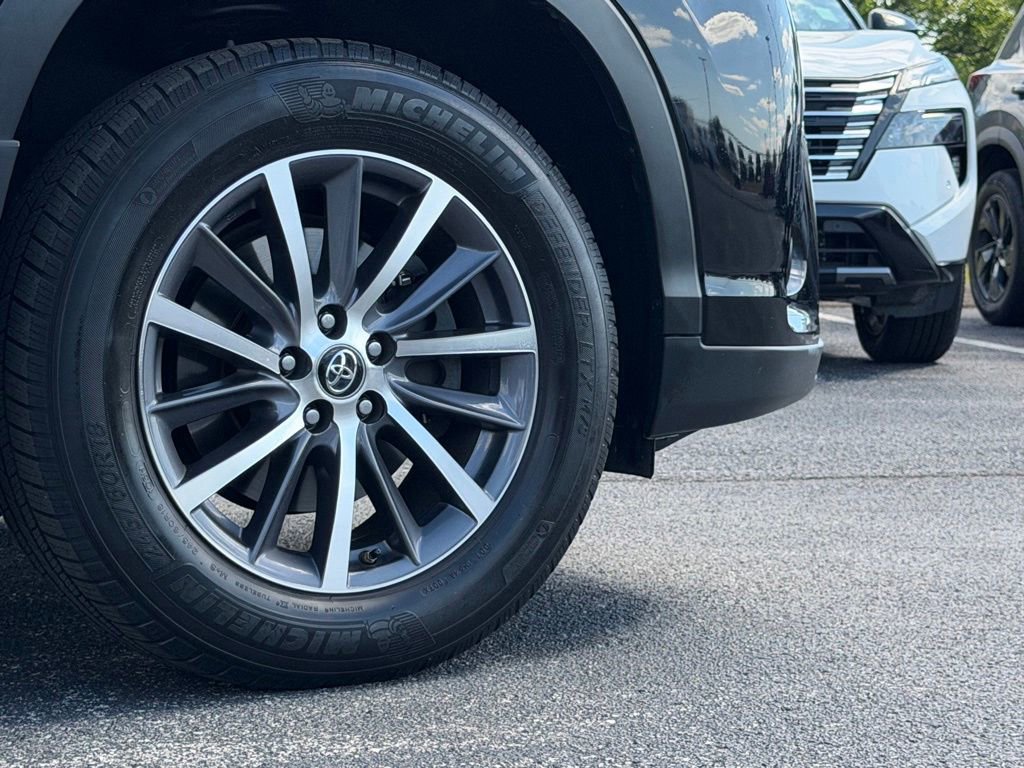 Used 2018 Toyota Highlander XLE AWD/4WD image 48