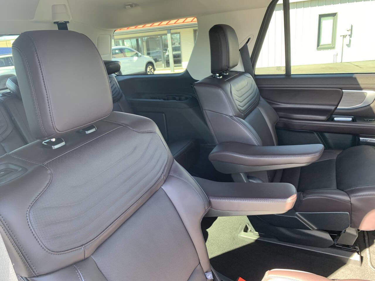 Used 2025 Ford Expedition Platinum w/ Platinum Ultimate Package image 32