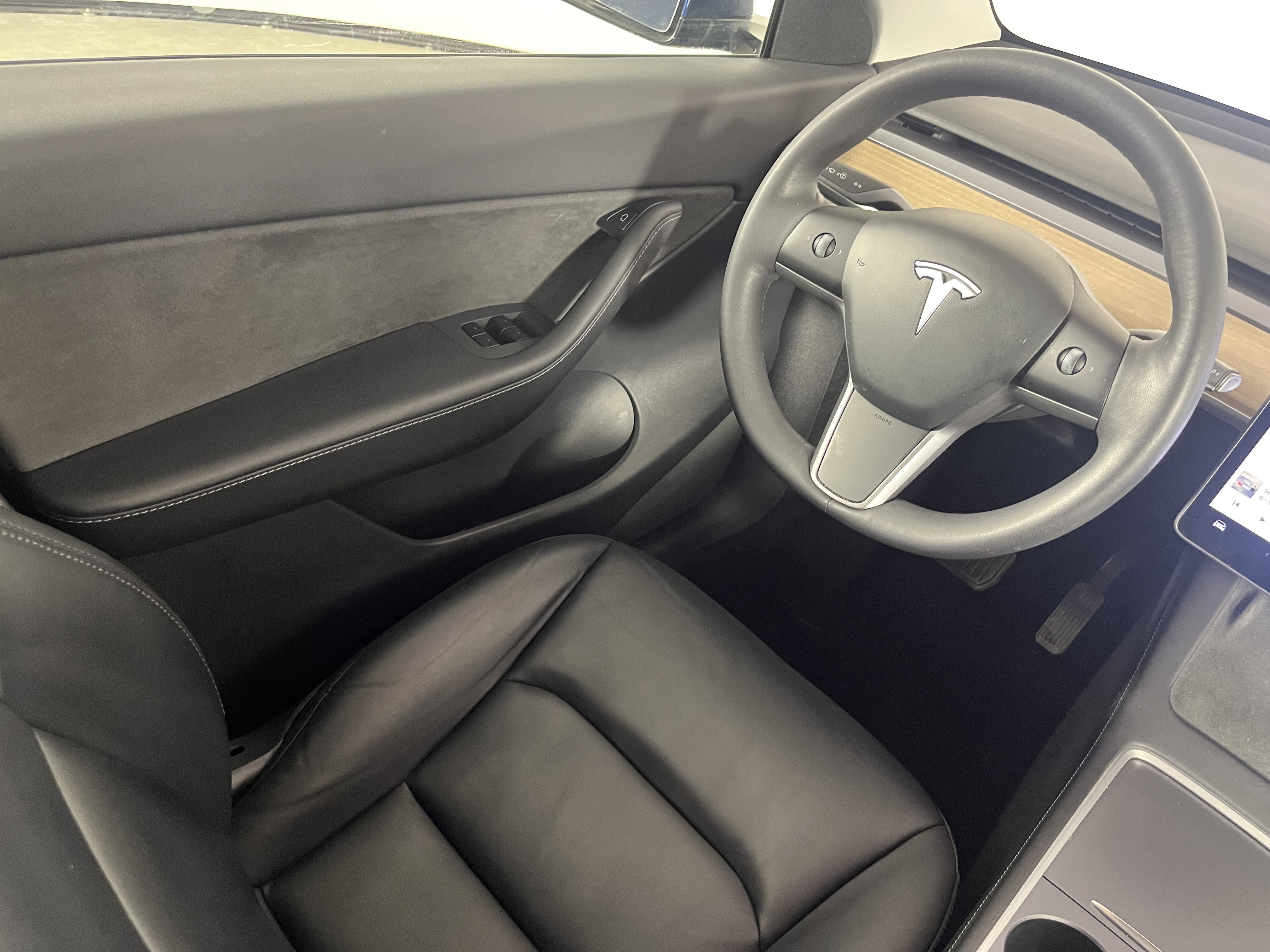 Used 2021 Tesla Model Y Long Range image 9