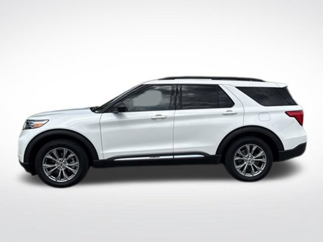 Used 2022 Ford Explorer XLT w/ Equipment Group 202A AWD/4WD image 2