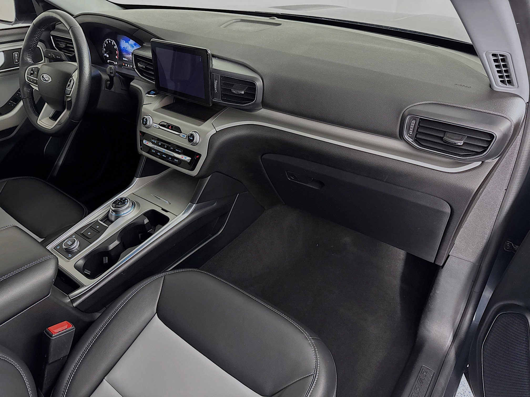 Used 2022 Ford Explorer XLT w/ Equipment Group 202A image 29