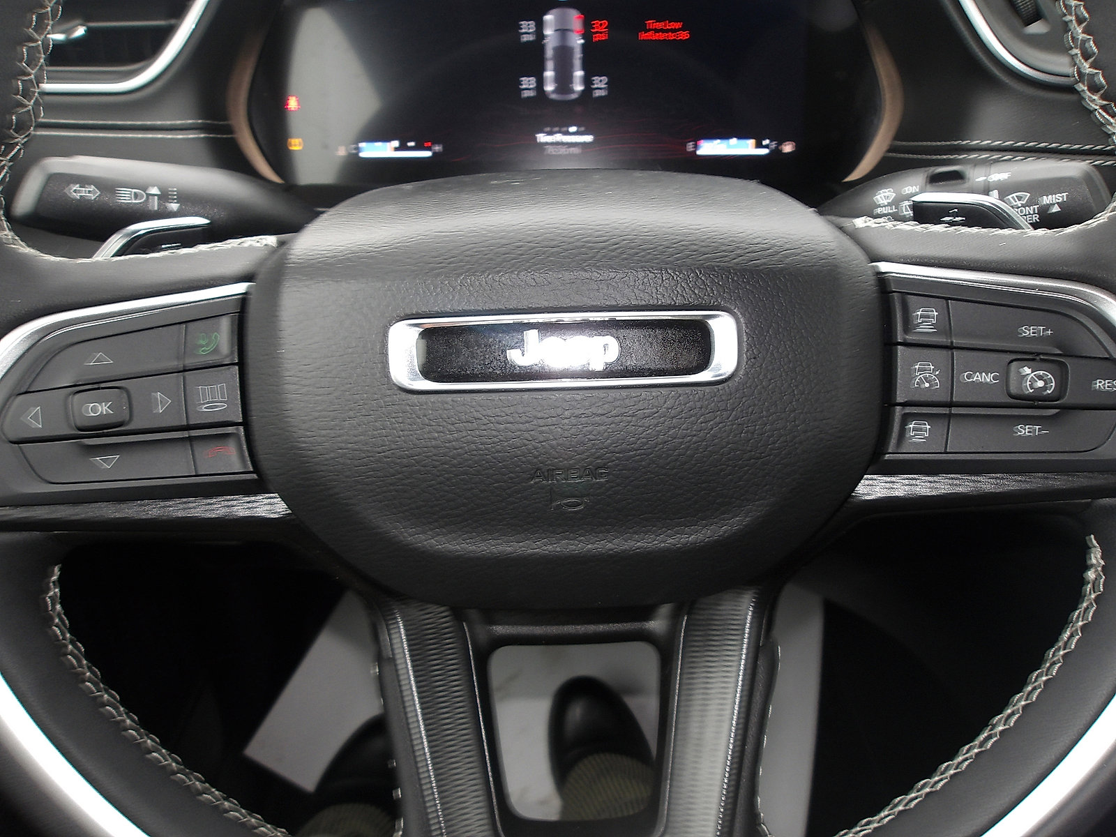 Used 2025 Jeep Grand Cherokee Altitude image 18