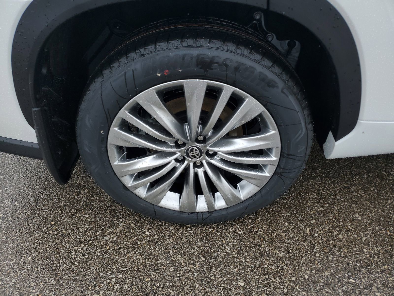 New 2026 Toyota Highlander Platinum image 5